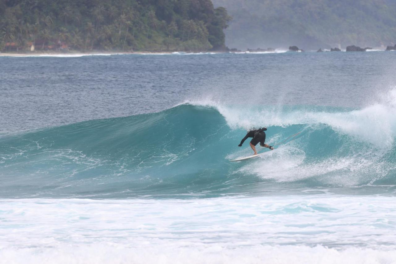 Rumah Nalu Surf Camp Krui Exteriér fotografie