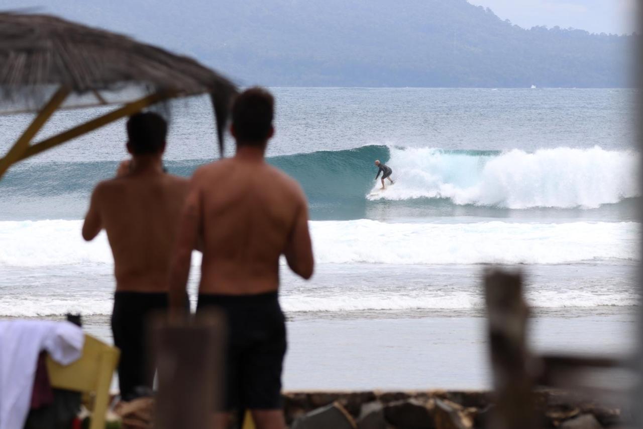 Rumah Nalu Surf Camp Krui Exteriér fotografie