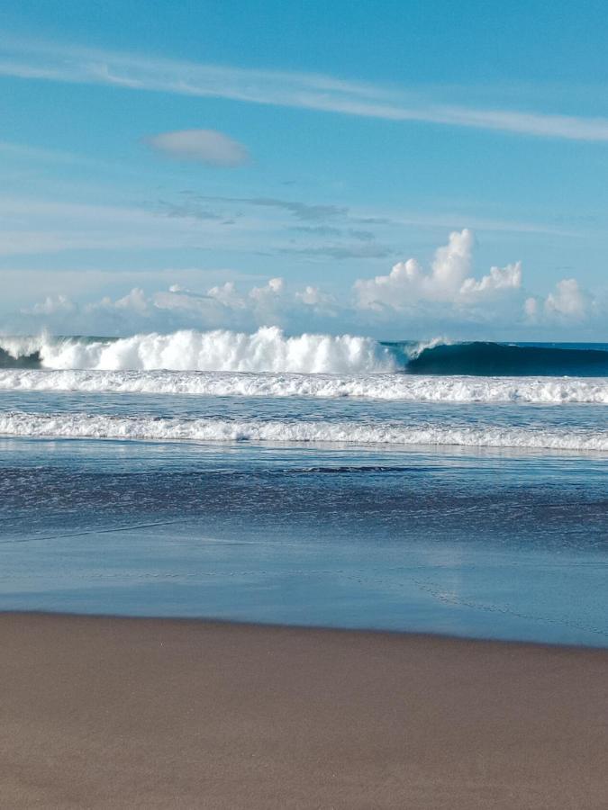 Rumah Nalu Surf Camp Krui Exteriér fotografie